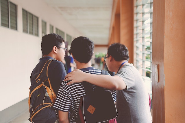 Quais os impostos que uma escola particular paga